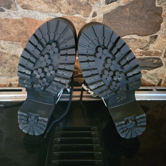 Boots - Picture 3 of 3